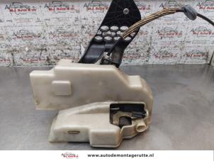 O165419 Gebruikte deurslot mechaniek 4deurs links-voor Volkswagen Touareg