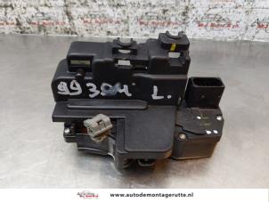 O165491 Gebruikte slotmechaniek portier 4deurs links-voor Chevrolet Captiva