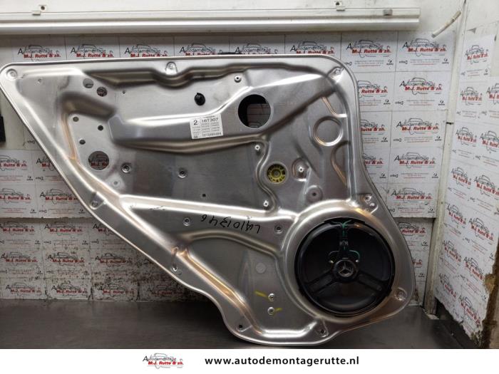 Gebruikte Ruitmechaniek 4Deurs links-achter Mercedes C-Klasse O165517