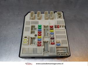 O165669 Gebruikte zekeringkast Renault Laguna