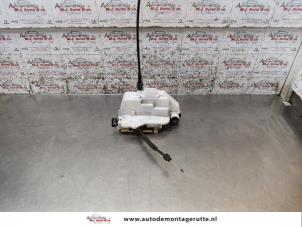 O165674 Gebruikte slotmechaniek portier 2deurs links Peugeot 307