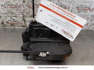 O165816 Gebruikte portierslot mechaniek 4deurs rechts-voor Nissan Murano