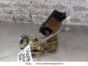 O165829 Gebruikte slotmechaniek portier 4deurs rechts-voor Suzuki Alto