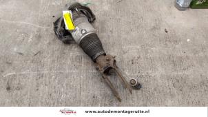 O165863 Gebruikte veerpoot rechts-voor Volkswagen Touareg