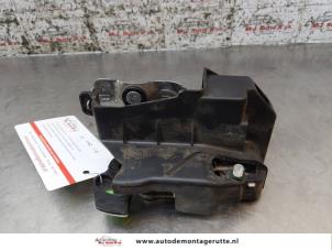 O165877 Gebruikte slotmechaniek portier 4deurs links-voor Kia Picanto