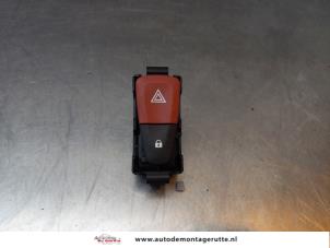 O166055 Gebruikte gevarenlicht schakelaar Renault Megane