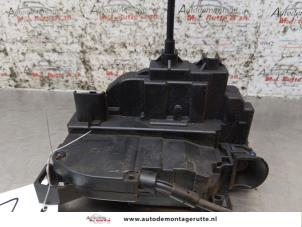 O166093 Gebruikte deurslot mechaniek 4deurs links-voor Renault Megane