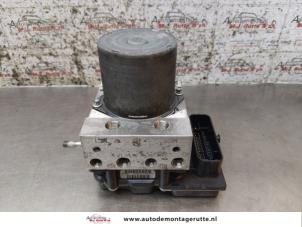 O166108 Gebruikte abs pomp Peugeot 3008