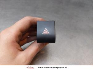 O166112 Gebruikte paniekverlichtings schakelaar Peugeot 3008