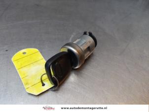 O166225 Gebruikte deurslot cilinder links Ford Focus