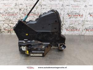 O166226 Gebruikte portierslot mechaniek 4deurs links-voor Subaru Justy