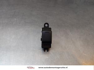 O166299 Gebruikte schakelaar elektrisch raam Nissan Murano