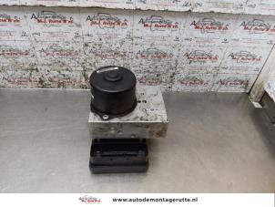 O166300 Gebruikte abs pomp Nissan Murano