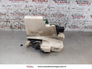 O166366 Gebruikte deurslot mechaniek 2deurs rechts Volkswagen Golf