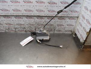 O166404 Gebruikte deurslot mechaniek 4deurs links-achter Peugeot 3008