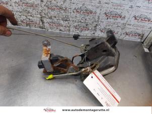 O166425 Gebruikte slotmechaniek portier 4deurs links-achter Mitsubishi Outlander