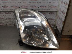 O166442 Gebruikte koplamp rechts Suzuki Swift