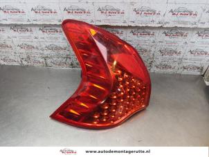 O166447 Gebruikte achterlicht links Peugeot 3008