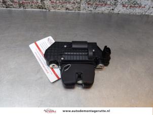 O166461 Gebruikte slotmechaniek achterklep Peugeot 3008