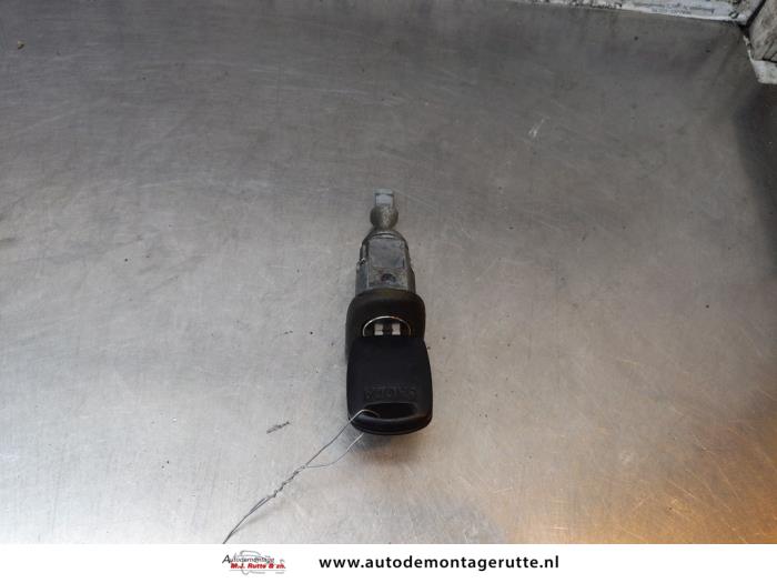 Gebruikte Cilinderslot Portier links Skoda Fabia O166472