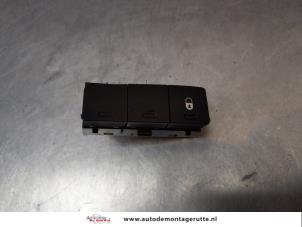O166501 Gebruikte centrale deurvergrendeling schakelaar Citroen C3 Picasso