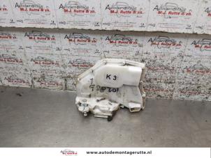 O166588 Gebruikte deurslot mechaniek 4deurs links-voor Suzuki Swift