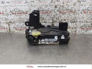 O166594 Gebruikte deurslot mechaniek 4deurs links-voor Opel Zafira
