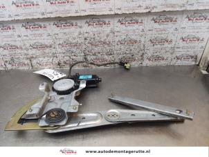 O166609 Gebruikte ruitmechaniek 4deurs rechts-achter Kia Sorento