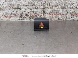 O166644 Gebruikte schakelaar paniekverlichting Volkswagen Fox