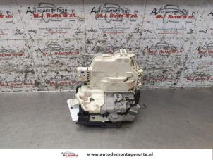 O166654 Gebruikte slotmechaniek portier 4deurs links-voor Seat Altea