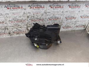 O166743 Gebruikte portierslot mechaniek 4deurs links-voor Daihatsu Materia