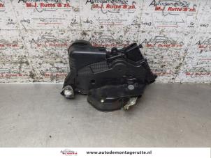 O166770 Gebruikte slotmechaniek portier 4deurs rechts-voor Daihatsu Materia