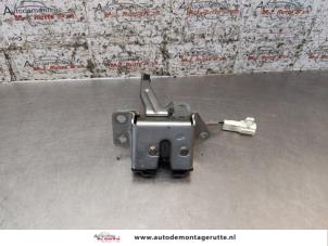 O166823 Gebruikte slotmechaniek achterklep Daihatsu Materia
