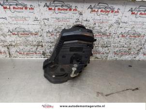 O166863 Gebruikte portierslot mechaniek 4deurs rechts-achter Toyota Yaris