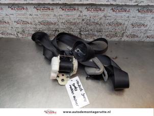 O166875 Gebruikte veiligheidsgordel midden-achter Toyota Yaris