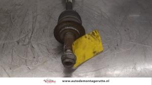 O166901 Gebruikte steekas links-voor Suzuki Swift