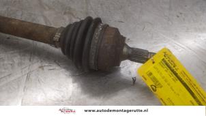 O166913 Gebruikte steekas links-voor Peugeot 307