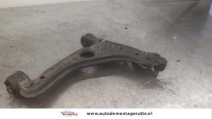 O167006 Gebruikte triangel links-voor Opel Astra