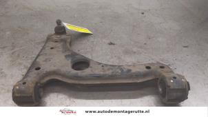 O167007 Gebruikte triangel rechts-voor Opel Astra