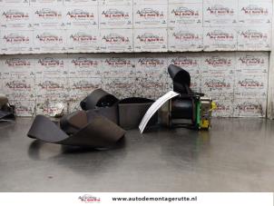 O167252 Gebruikte veiligheidsgordel rechts-voor Toyota Yaris