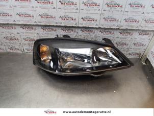 O167280 Gebruikte rechter koplamp Opel Astra
