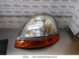 O167325 Gebruikte linker koplamp Renault Master