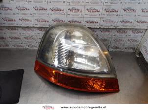 O167326 Gebruikte rechter koplamp Renault Master