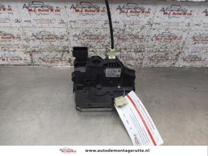 O167379 Gebruikte deurslot mechaniek 4deurs rechts-voor Opel Corsa
