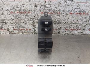 O167482 Gebruikte schakelblok ruiten Toyota Yaris