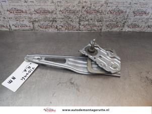 O167527 Gebruikte raammechaniek 4deurs rechts-achter Toyota Yaris