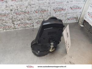 O167533 Gebruikte portierslot mechaniek 4deurs rechts-achter Toyota Yaris