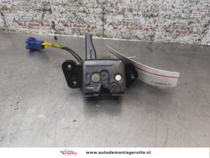 O167536 Gebruikte slotmechaniek achterklep Toyota Yaris