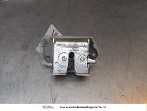 O167546 Gebruikte slotmechaniek achterklep Suzuki Alto