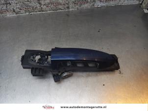 O167582 Gebruikte portiergreep 2deurs links Ford Fiesta